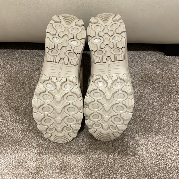 NWOB Merrell suede boots - Picture 8 of 11